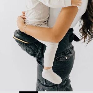 Tushbaby Black Quilted Baby Hip carrier